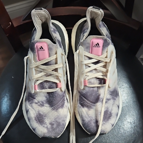 Adidas Ultraboost - Picture 1 of 4